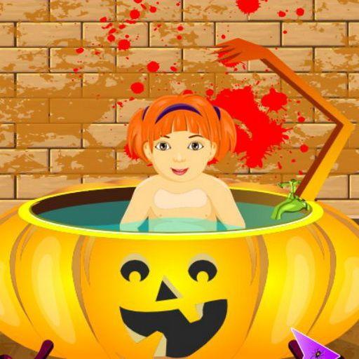 LITTLE BABY HALLOWEEN BATHING